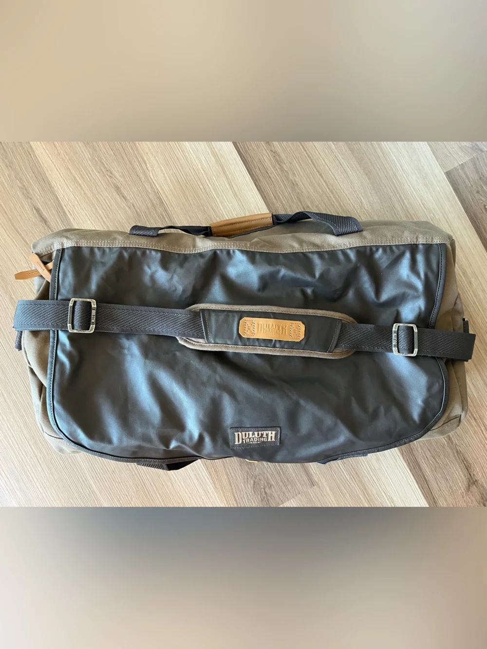 Duluth Trading Co Waxed Canvas Weekender Duffel Bag Brown Large Travel Carry On